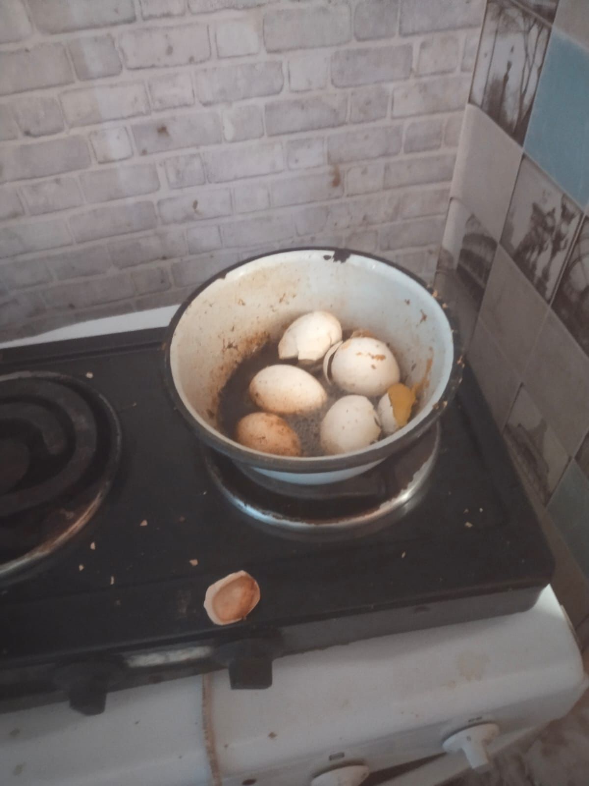 Пожарные предупреждают: оставленная на плите пища может привести к трагедии