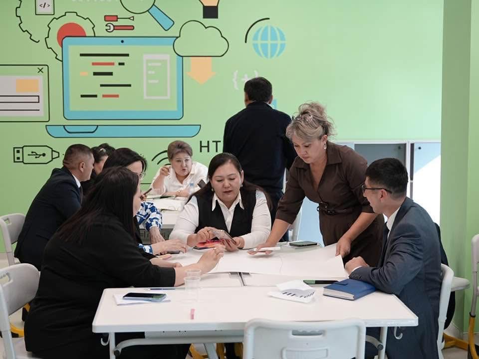 Директора школ «Келешек мектептері» разработали дорожные карты по внедрению STEM образования