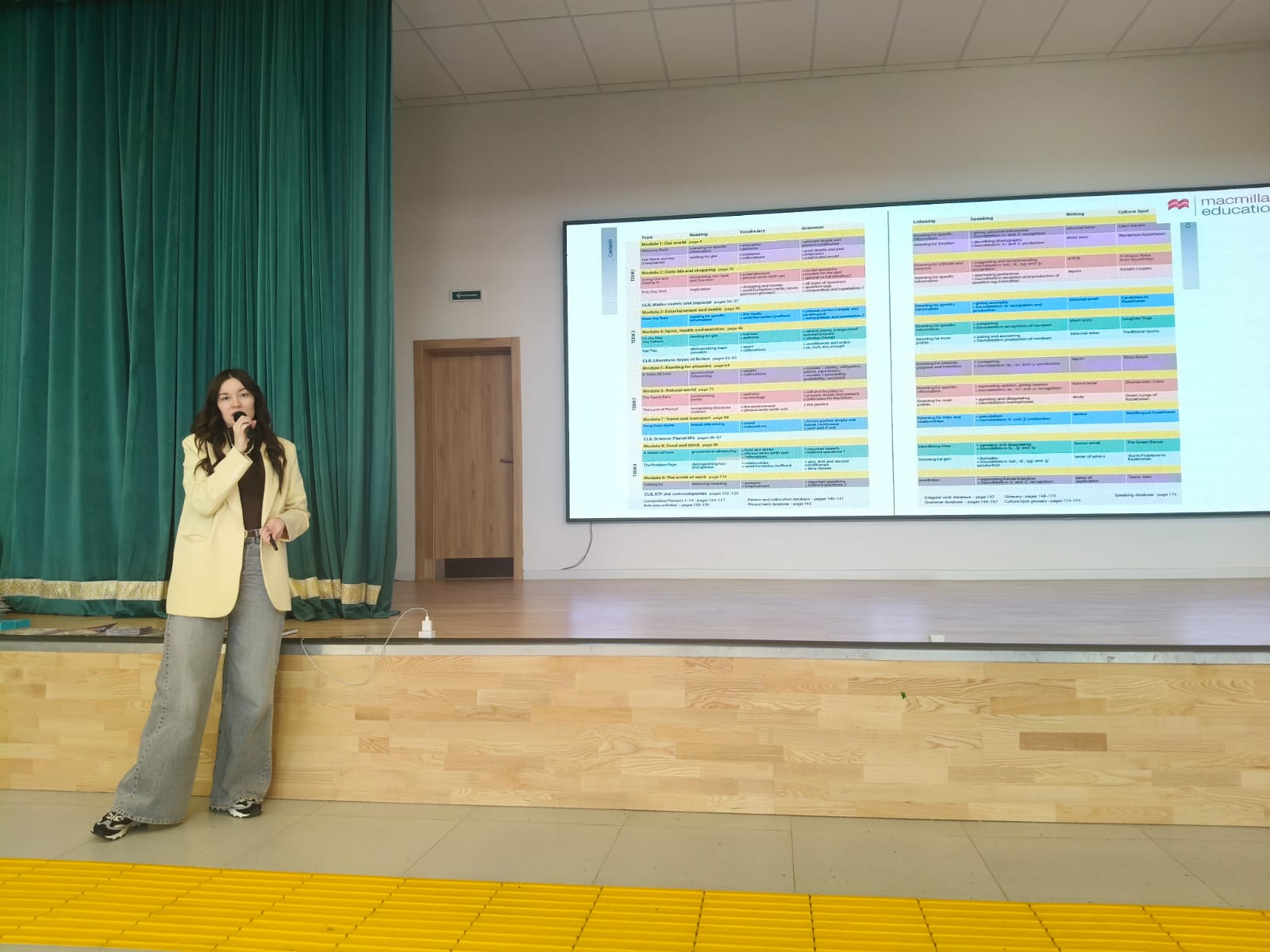 Учителя английского языка встретились со спикером от издательства «Макмиллан»