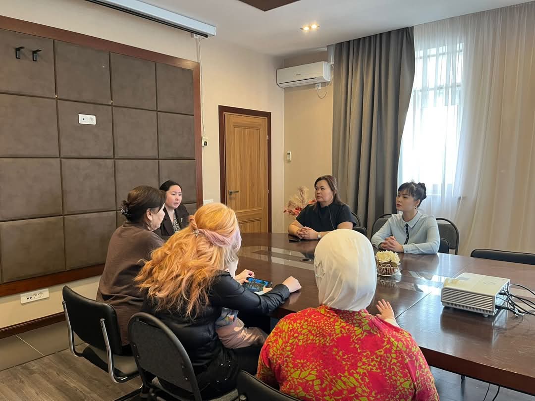 Представительство Национального Центра по правам человека по Атырауской области провело встречу с услугополучателями Атырауского городского Центра оказания специальных социальных услуг для жертв бытового насилия.