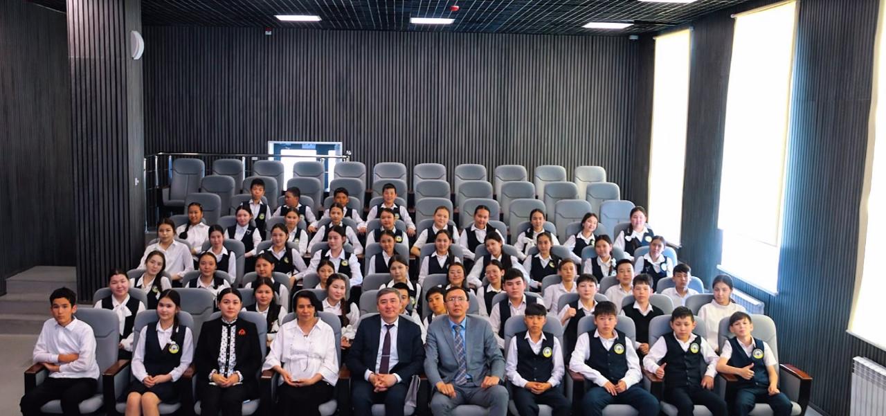 В школах Актобе отметили День национальной книги