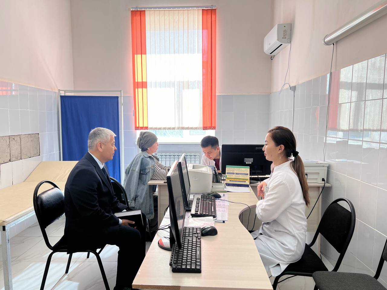 Провёл правовой приём на тему «Здоровье каждого – его законное право»