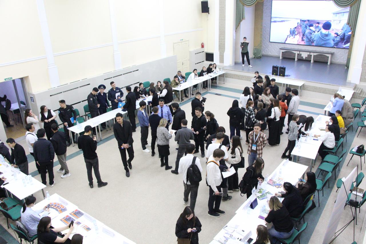 Сотрудники ДЧС рассказали студентам о профессии и возможностях службы