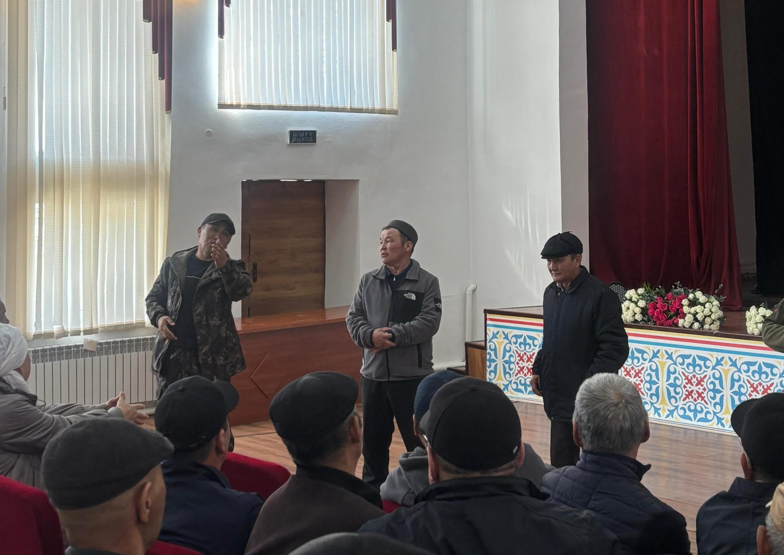 Вопросы выпаса скота и профилактики правонарушений рассмотрены на собрании