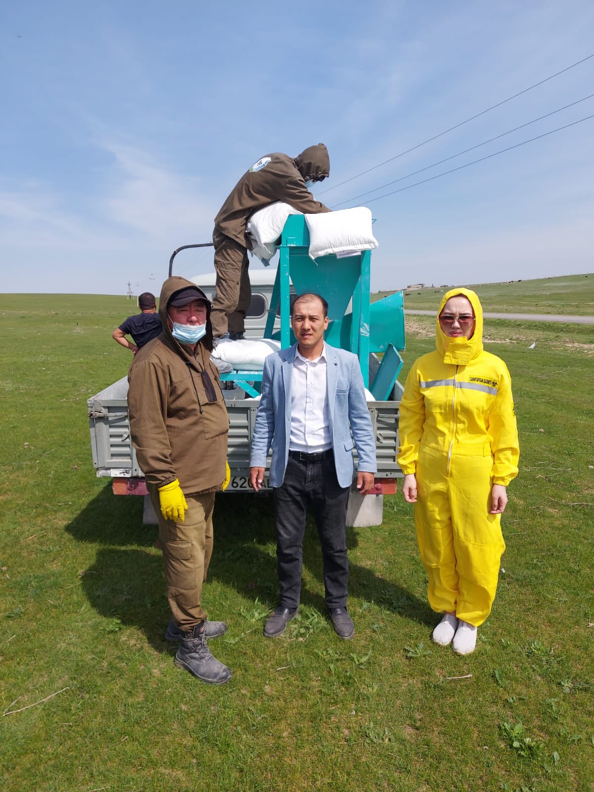 В РАЙОНЕ ПРОВЕДЕНЫ РАБОТЫ ПО ДЕЗИНСЕКЦИИ ПРОТИВ КЛЕЩЕЙ