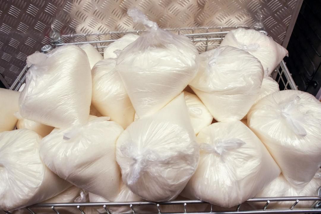 В Алматы осуществляется реализация сахара по цене до 445,5 тенге за килограмм