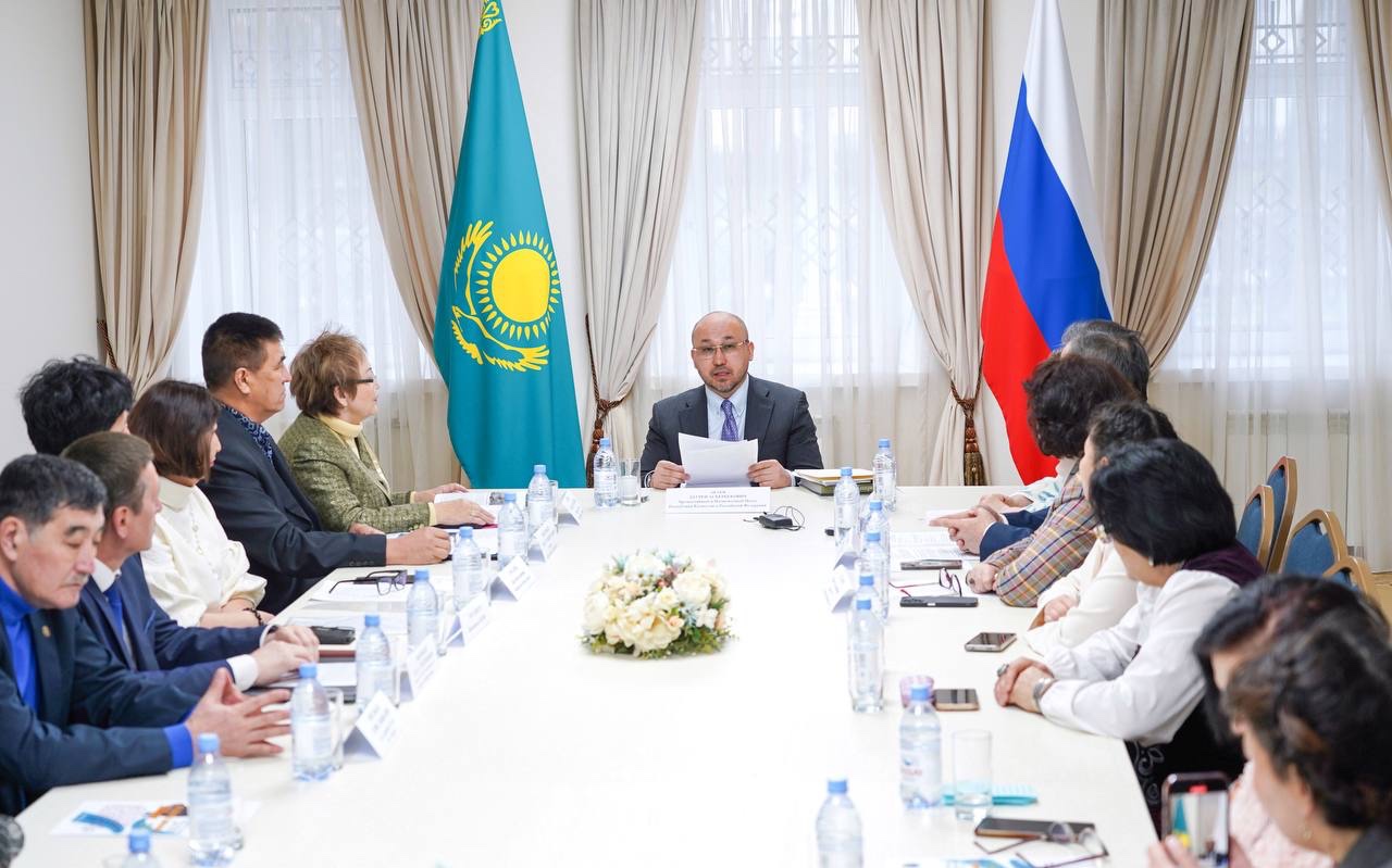 В Москве состоялся круглый стол к 180-летию Жамбыла