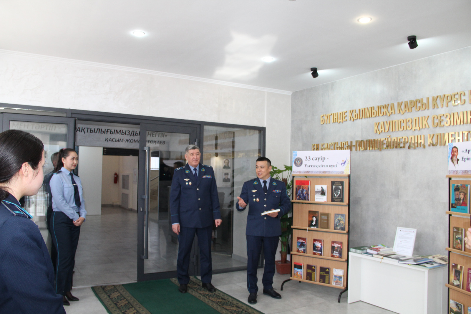 От Абая до Джеки Чана: книжные предпочтения полицейских СКО