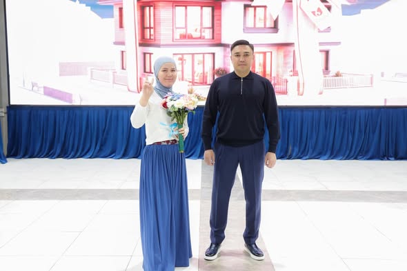 В ШЫМКЕНТЕ КЛЮЧИ ОТ КВАРТИР ПОЛУЧИЛИ НОВЫЕ СЕМЬИ ИЗ ЧИСЛА ОЧЕРЕДНИКОВ