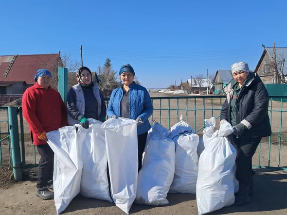 В рамках проведения республиканской экологической акции «Таза Қазақстан» в селе Сырымбет был проведён субботник по благоустройству и санитарной очистке территории.