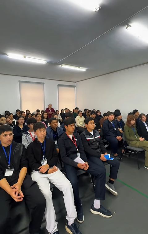 Сотрудники Управления по противодействию наркопреступности Департамента полиции города Шымкента провели профилактическую лекцию для студентов колледжа «Мирас».