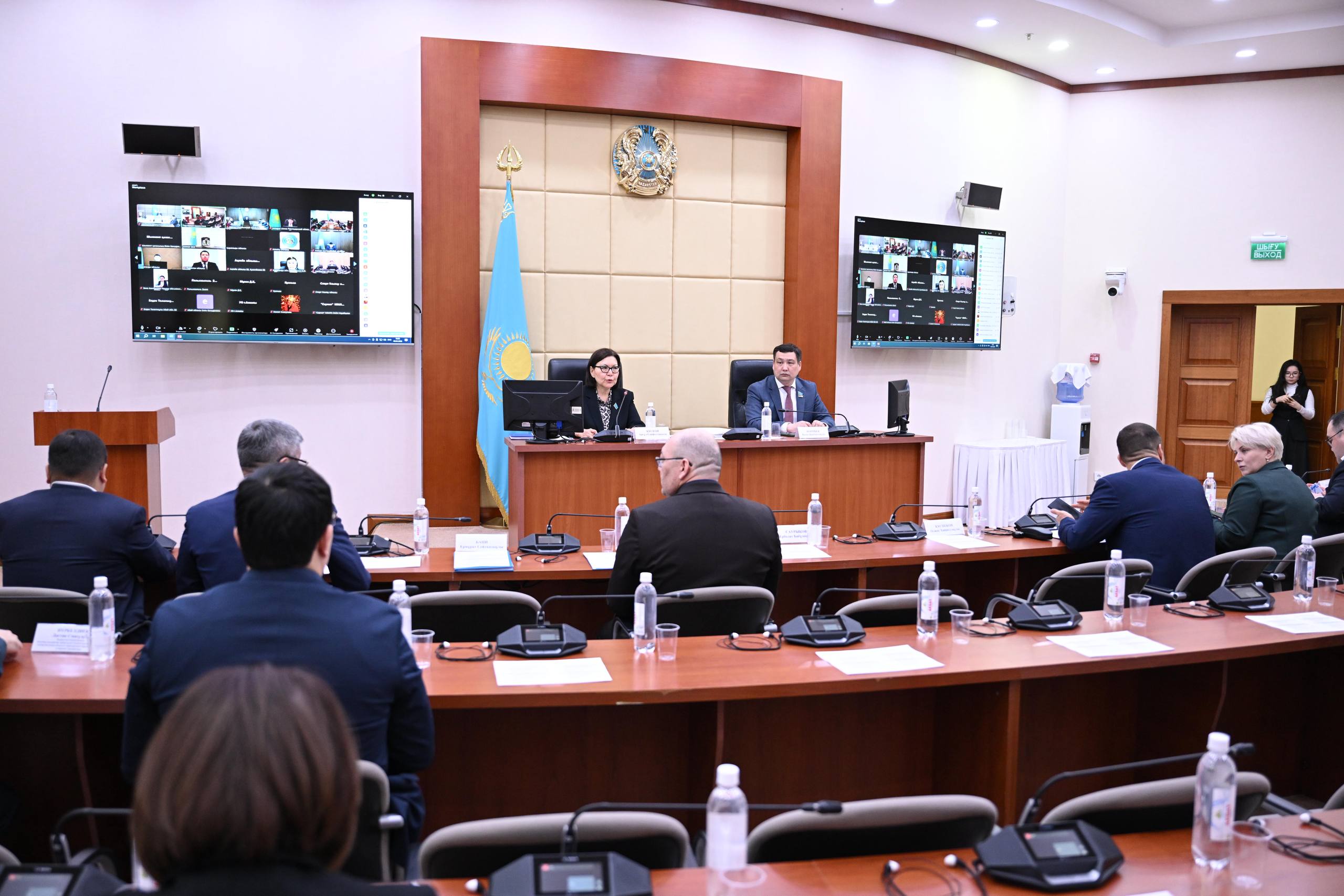 Замминистра обороны представил в Мажилисе обновленную систему допризывной подготовки молодежи