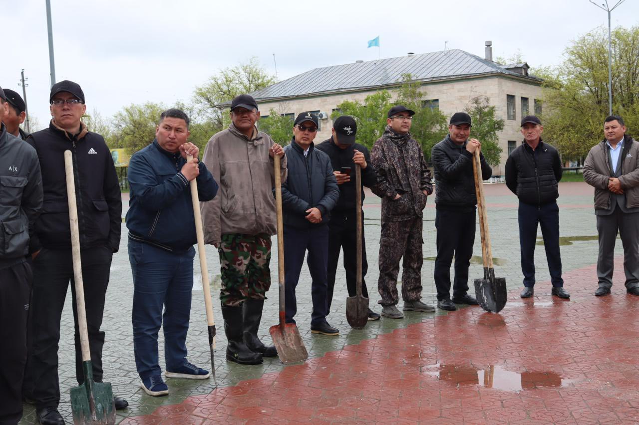На территории Каратобинского района в рамках общенациональной экологической кампании «Чистый Казахстан» была организована экологическая кампания «Зеленое будущее» и проведена масштабная уборка с целью улучшения состояния, озеленения и очистки населенных пунктов.