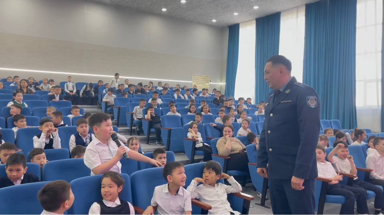 В области Абай был проведён урок безопасности с участием около 400 детей.