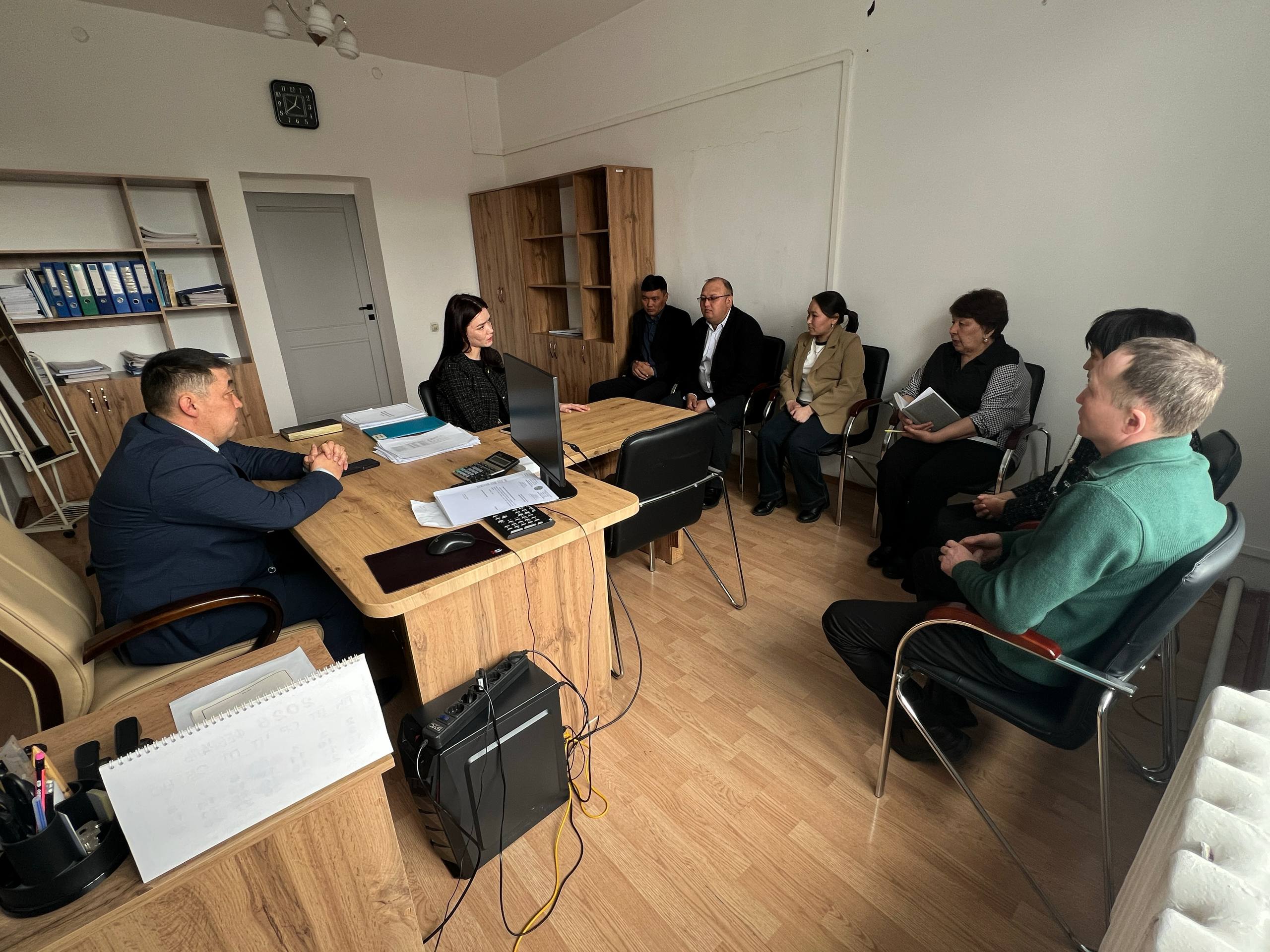 В районе Ақсуат состоялась встреча по вопросам трудовых прав работников.