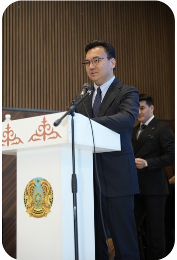 В городе Алатау в формате TED Talks состоялся областной Форум языка с участием учителей, преподавателей и учёных.