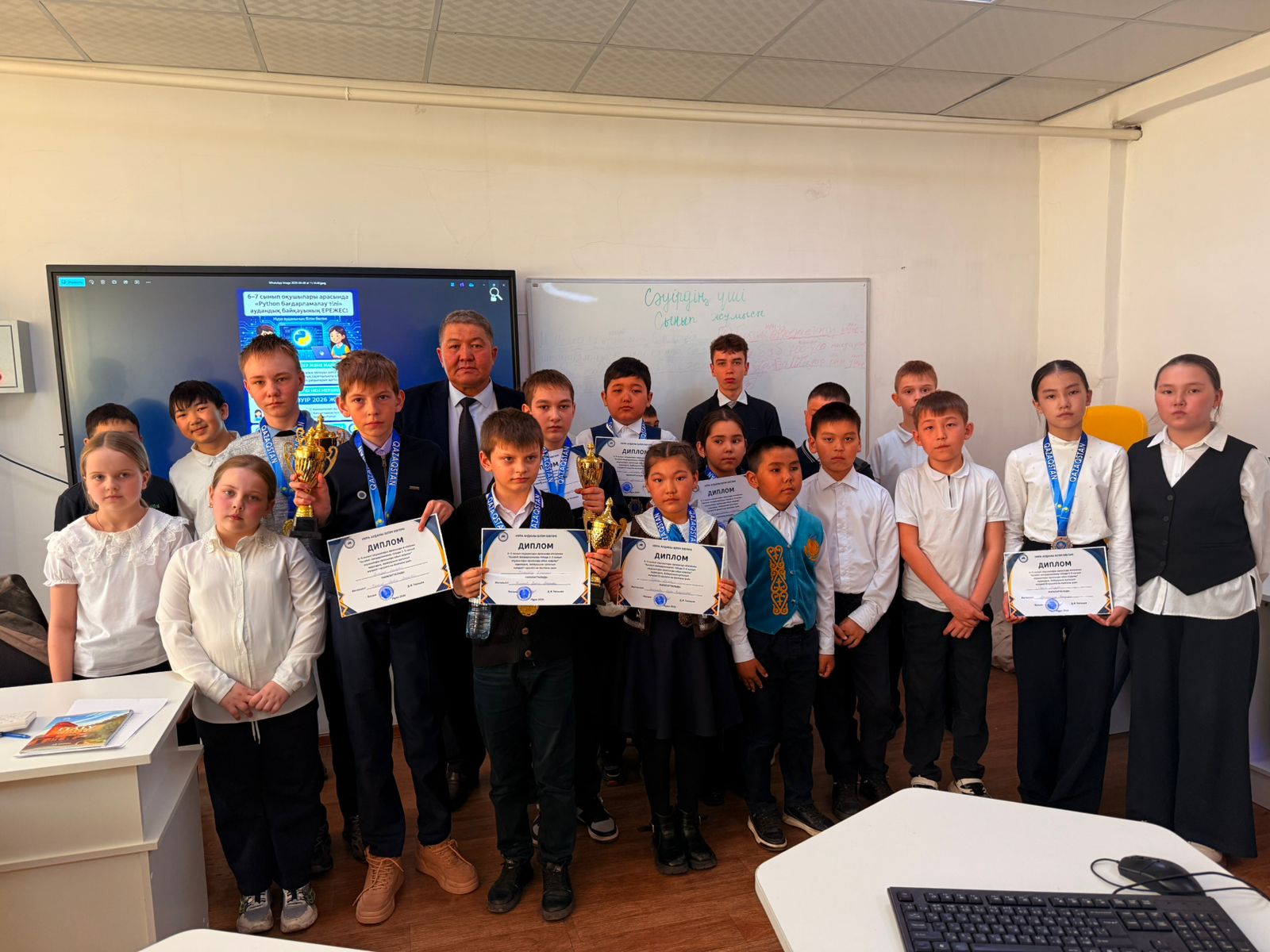 9 апреля в общеобразовательной школе имени Ыбырая Алтынсарина, состоялся конкурс по программированию