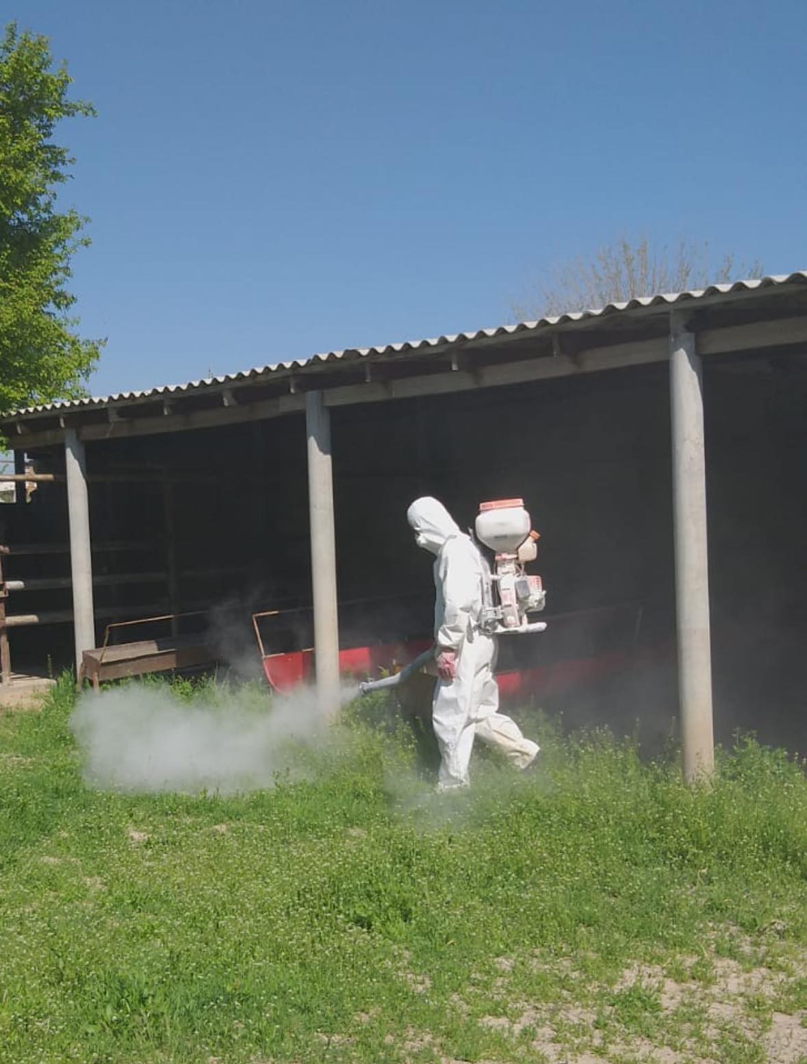 В РАЙОНЕ ПРОДОЛЖАЮТСЯ ДЕЗИНФЕКЦИОННЫЕ РАБОТЫ