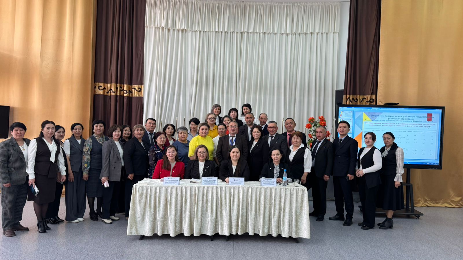 Безопасность труда и соблюдение закона — в центре внимания: в Каркаралы прошёл семинар для руководителей образования