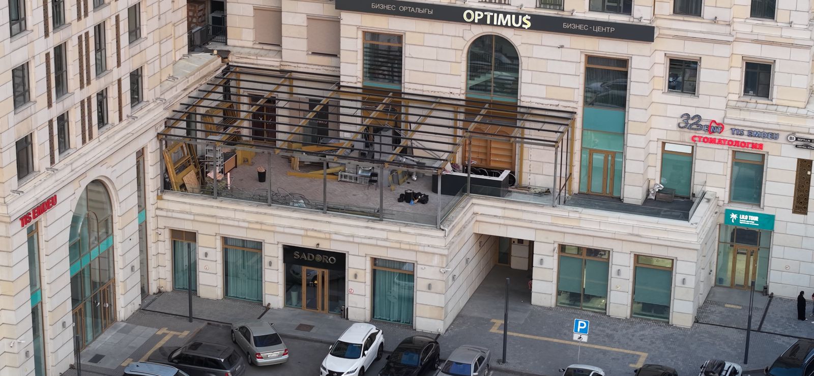 Террасу ресторана в центре Алматы демонтировали по решению суда