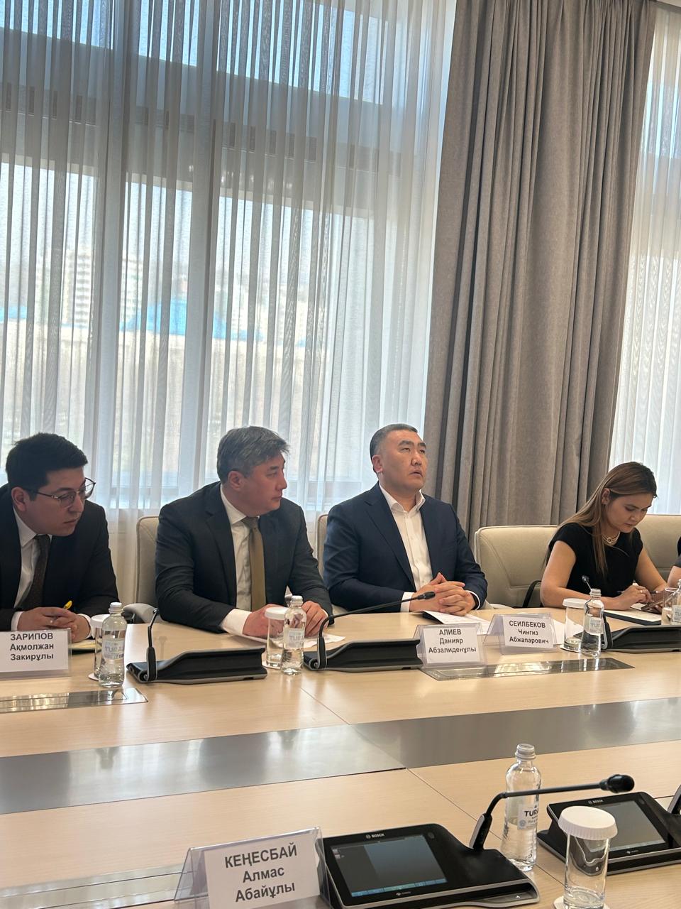 Состоялось заседание комиссии по делам несовершеннолетних и защите их прав при акиме города.