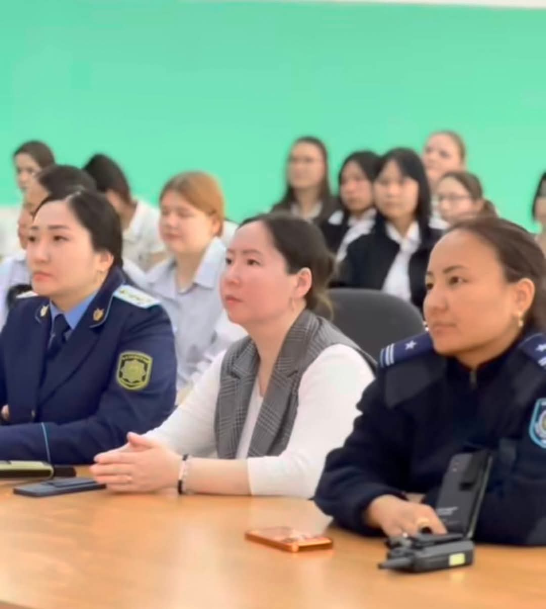 ПРАВОВОЙ ЧАС В ШКОЛЕ ИМЕНИ ЖУМЕКЕНА НАЖМЕДЕНОВА