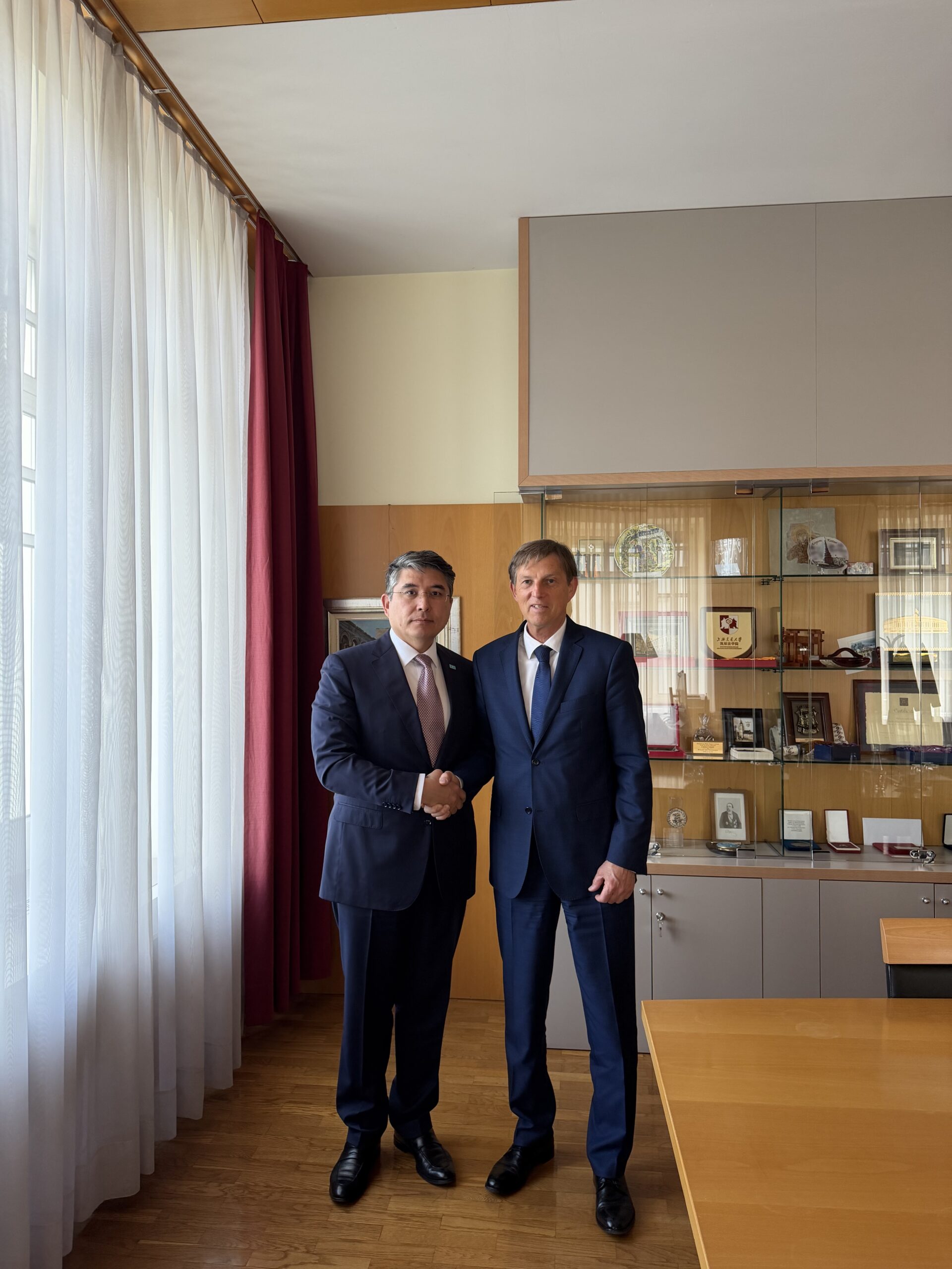 Бывший Премьер-министр Словении Миро Церар  поздравил Народ Казахстана с новой Конституцией