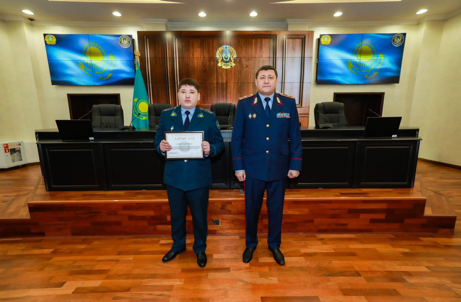 Служба и ответственность: в Астане наградили сотрудников полиции