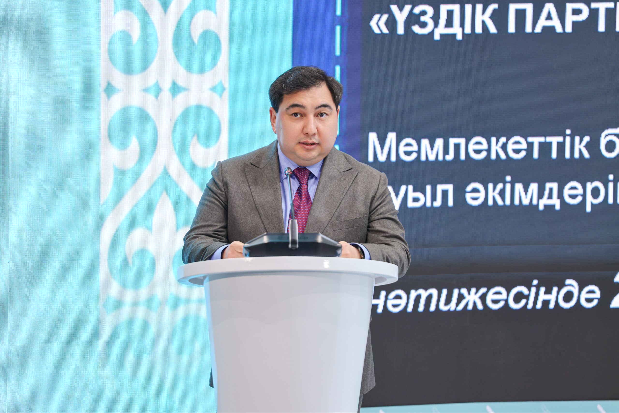 Приоритет – повышению качества кадров в государственном управлении