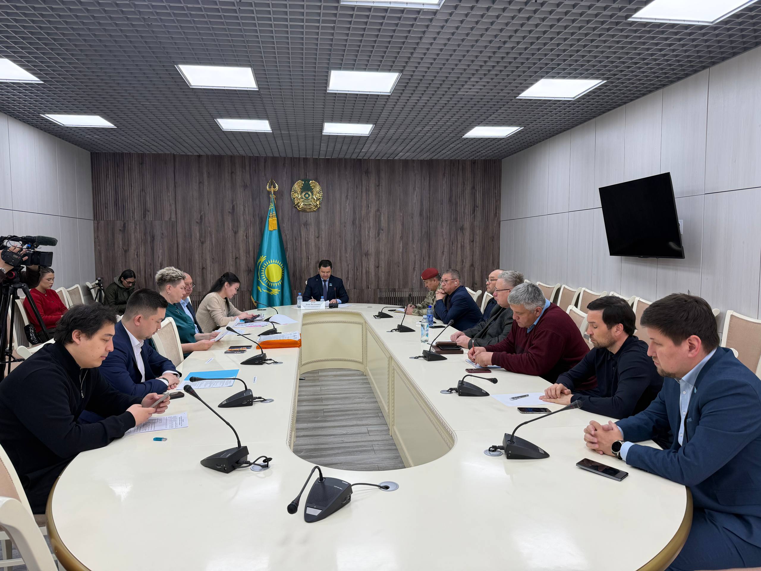 Председателем постоянной комиссии Карагандинского городского маслихата по вопросам экономики, бюджета и предпринимательства Дедовым Д.В. начато рассмотрение вопроса предстоящей очередной сессии об исполнении бюджета города Караганды за 2025 год