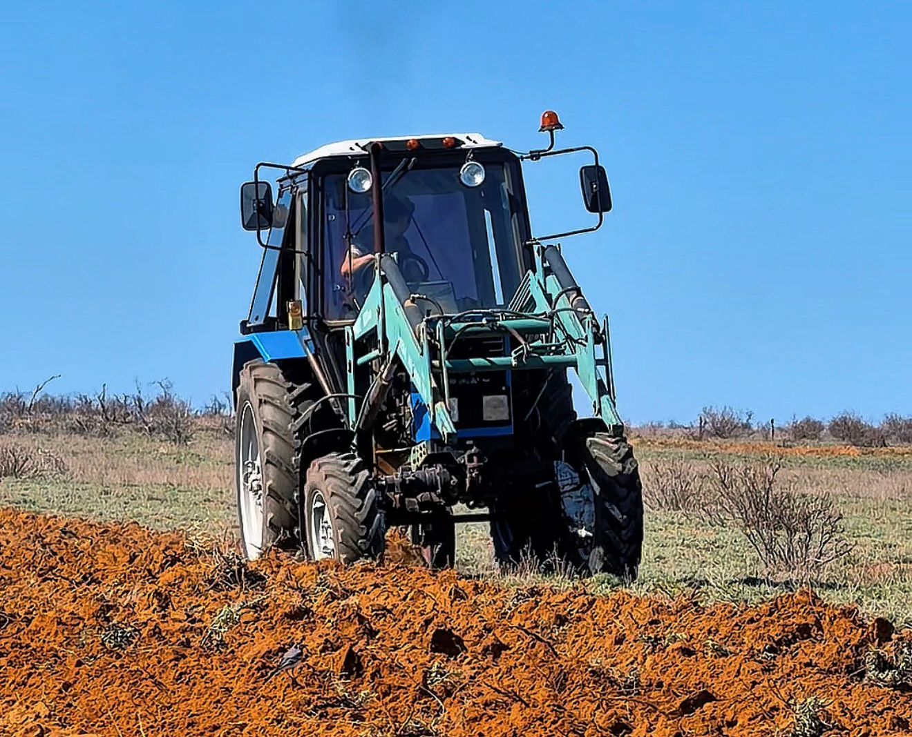 В Шалкарском районе набирают темпы весенне-полевые работы