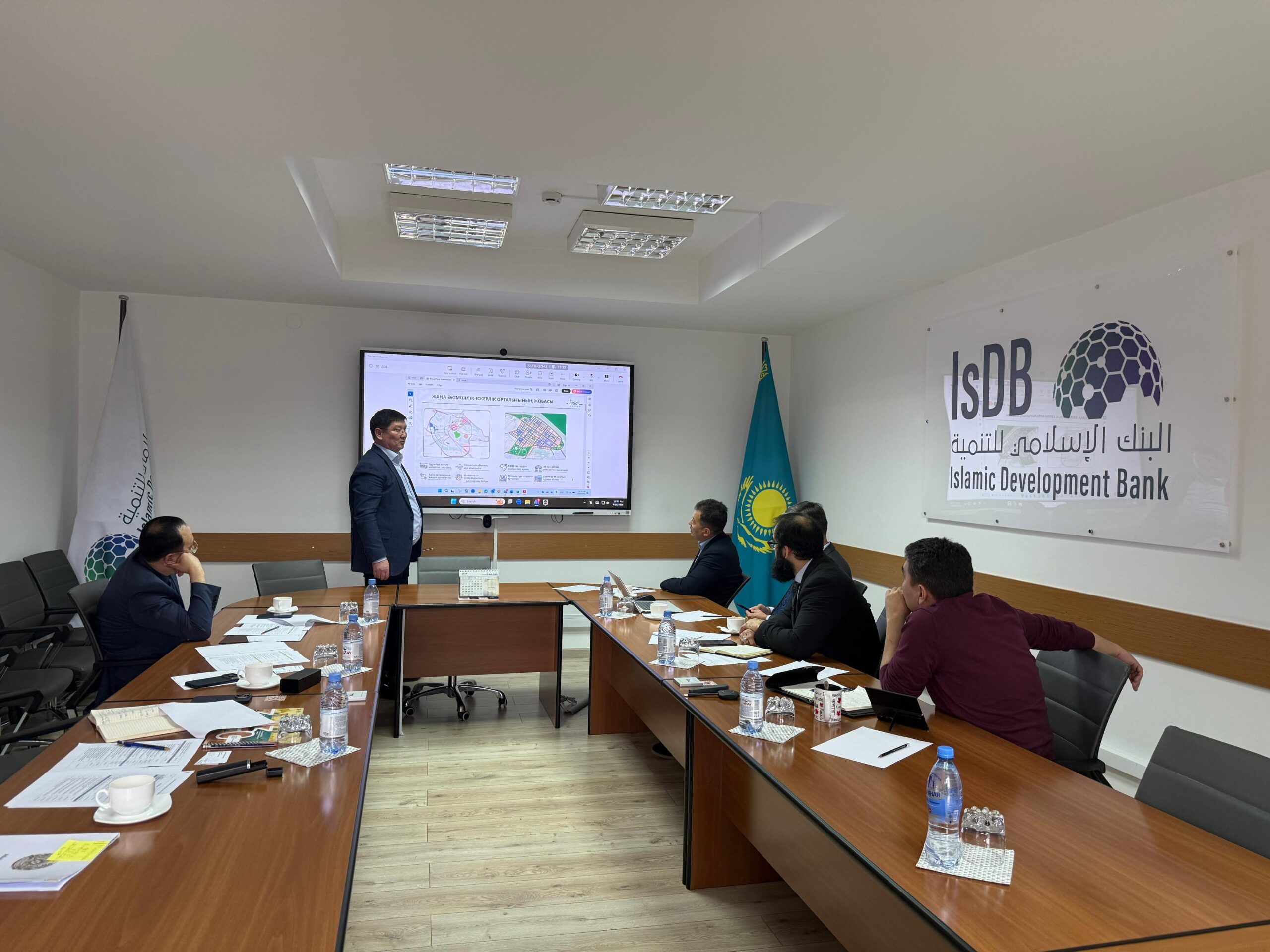 Обсуждены вопросы финансирования инфраструктурных проектов области Абай