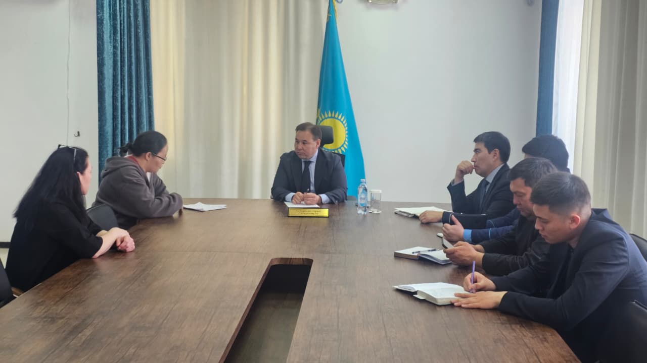 Аким Целиноградского района провел прием граждан по личным вопросам