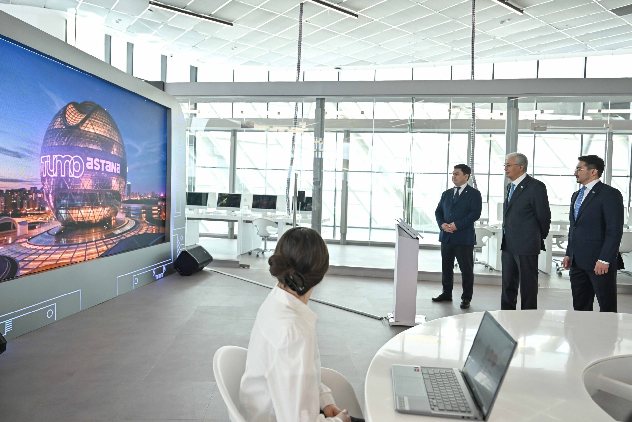 Президент Касым-Жомарт Токаев посетил Международный центр искусственного интеллекта Alem.ai