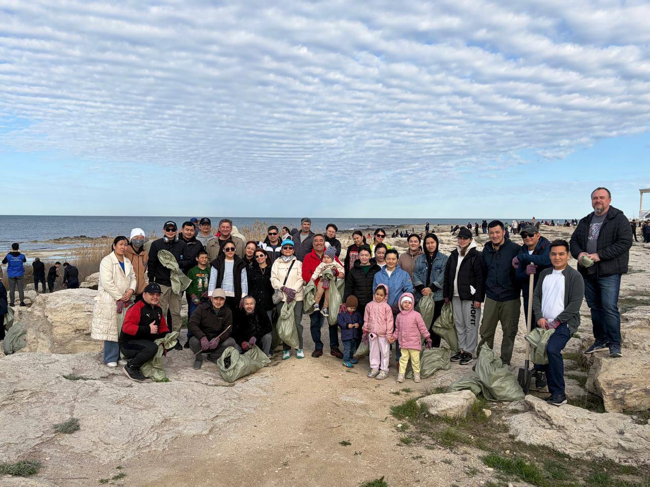 В Мангистауской области прошёл масштабный субботник с участием около 8000 человек