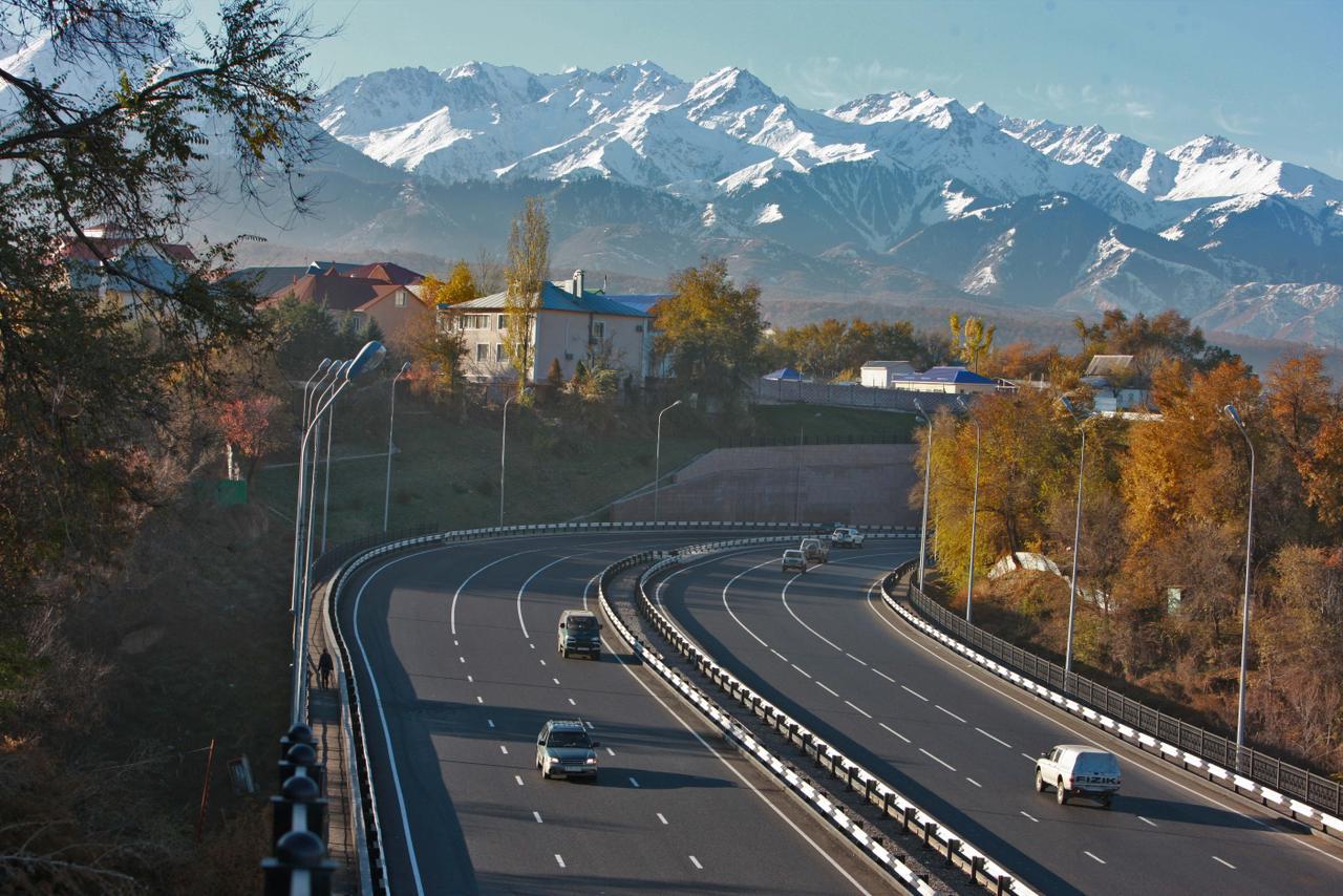 В Ауэзовском районе Алматы модернизируют более 40 км инженерных сетей и обновят уличное освещение
