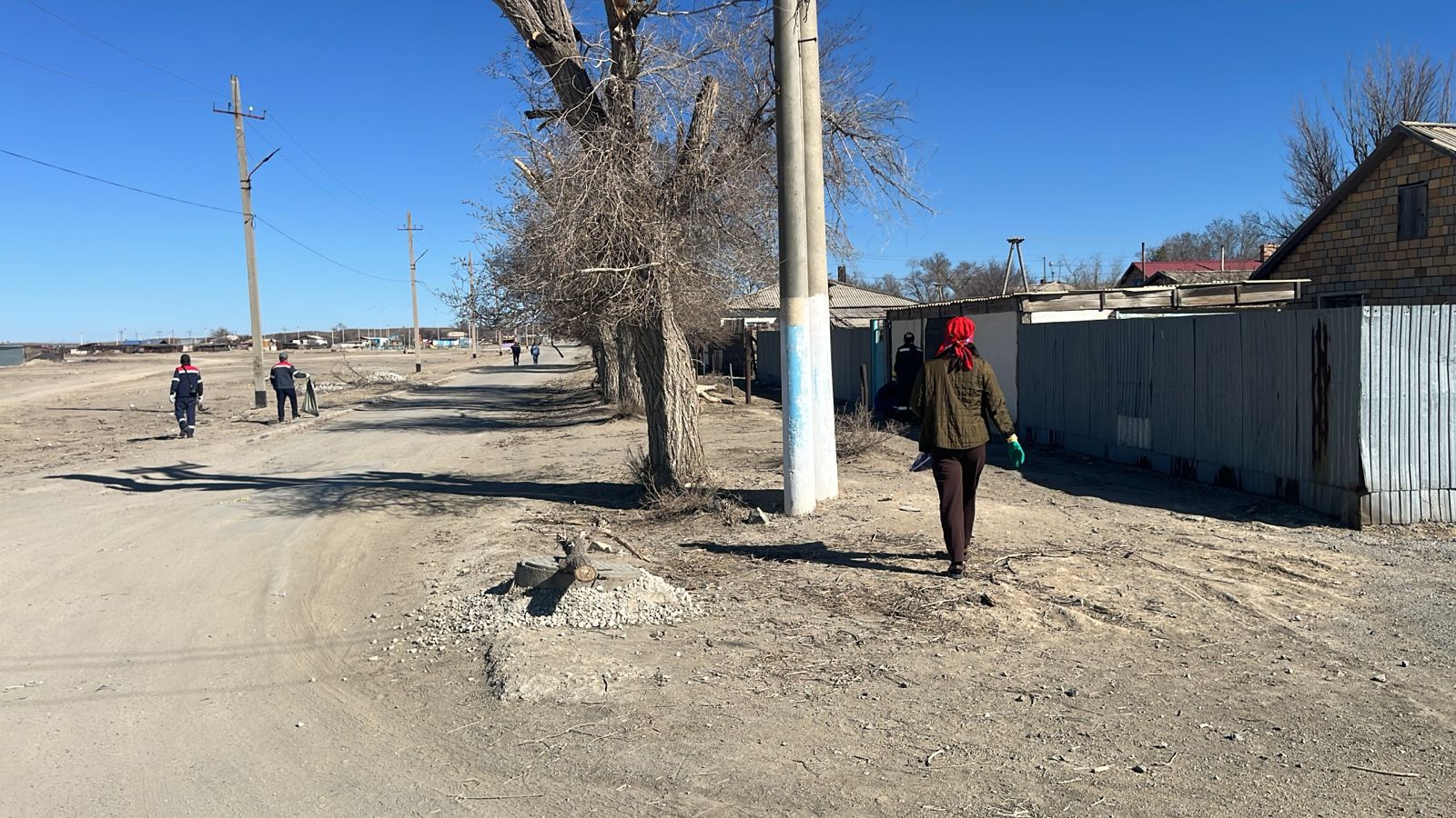 В рамках экологической акции «Таза Қазақстан» сегодня в нашем поселке прошёл «Таза бейсенбілік».