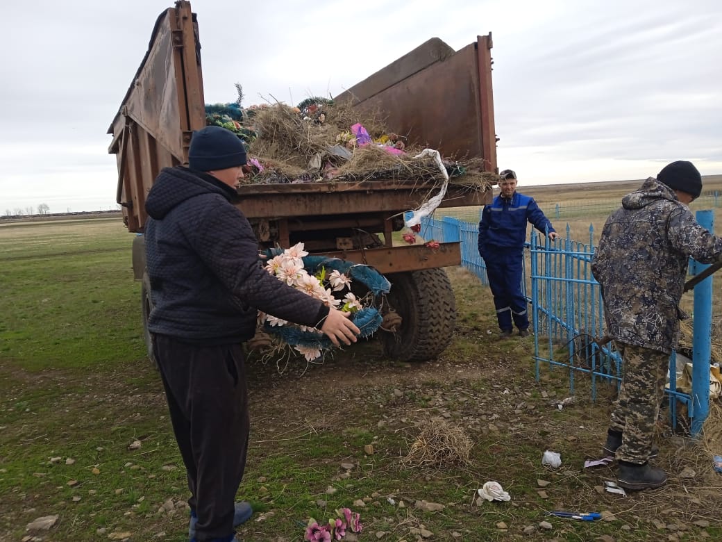 Уборка территории кладбища