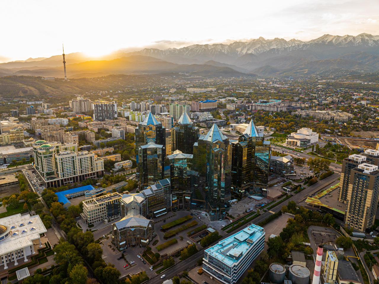 Более 700 работников ежедневно обеспечивают санитарную очистку Ауэзовского района Алматы