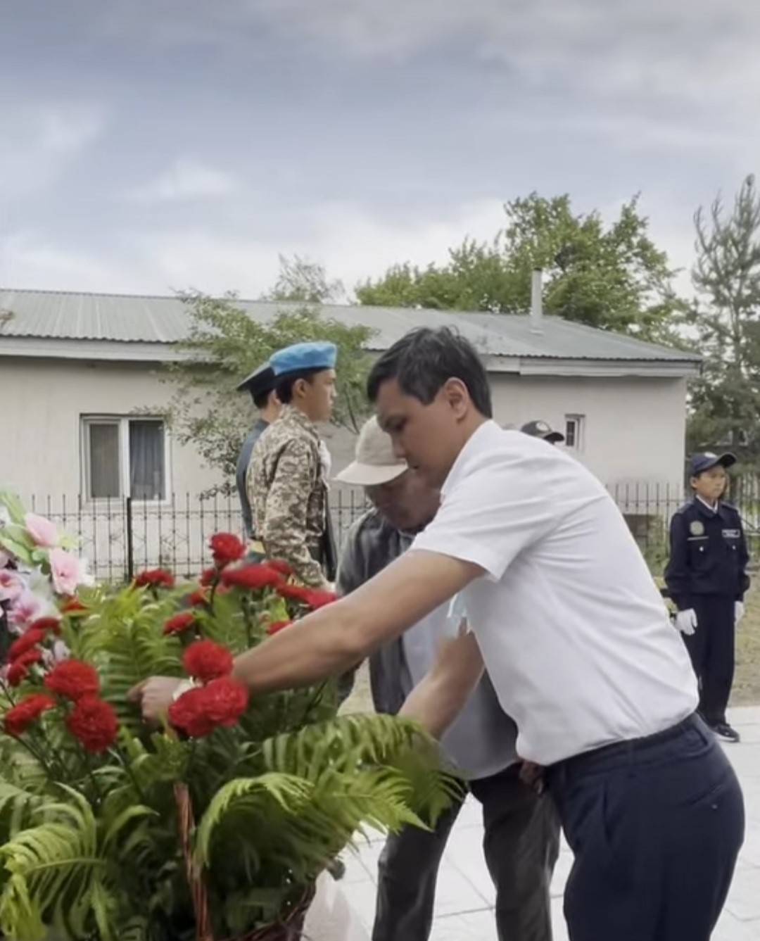 09.05.2026 г. проведена реконструкция памятника ветеранам Великой Отечественной войны в селе Рахат Рахатского сельского округа.