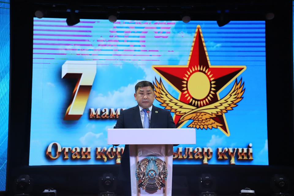 «Мужчины — опора земли, опора страны»
