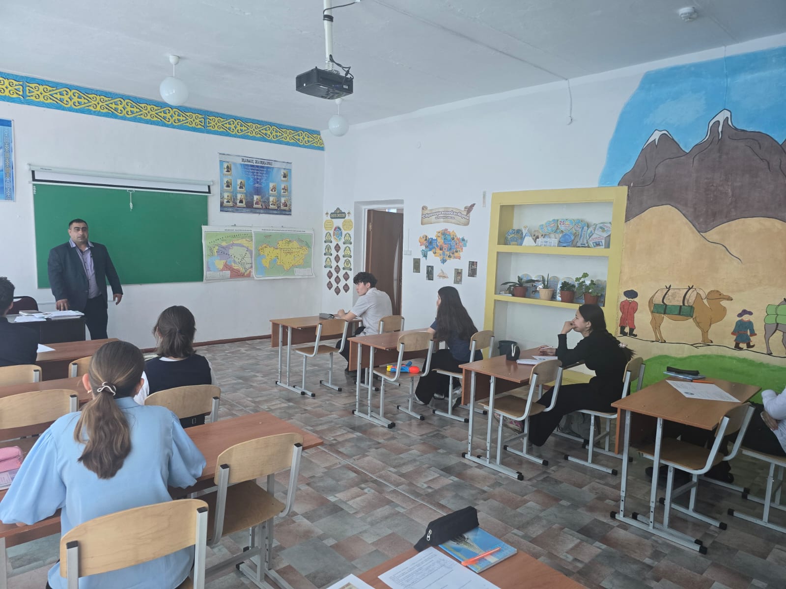 Отделом образования во главе со специалистом по опеки и попечительства был произведен выезд в учебные заведения Тимирязевского района