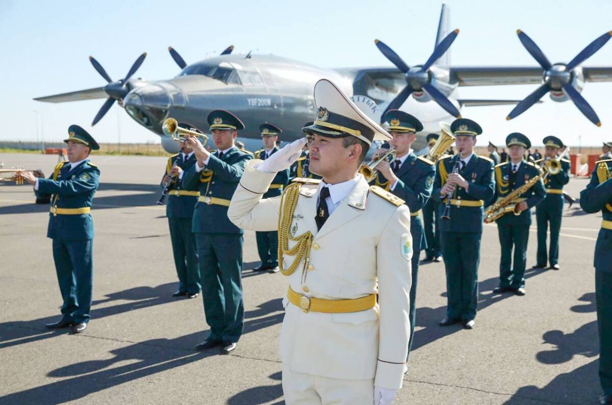 Почти 2000 часов в небе: авиация Национальной гвардии отмечает 34-ю годовщину со дня образования