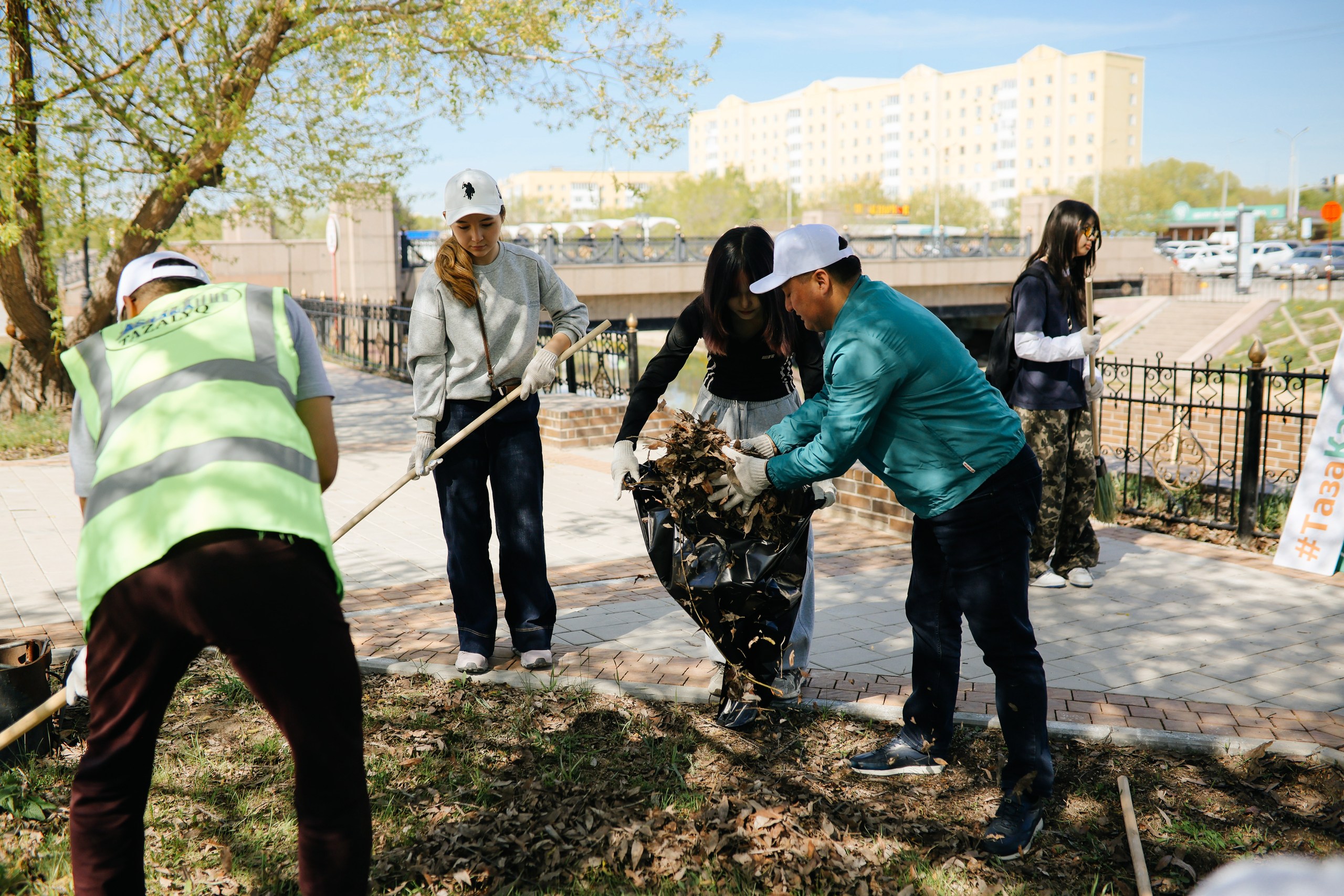 Очистка водоемов и набережных: в столице проходит экоакция «Мөлдір бұлақ»