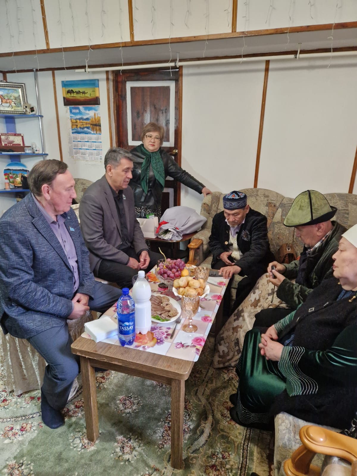 Председатель Уральского городского маслихата Калиев Есентай Гиниятович и депутат городского маслихата Казанин Юрий Викторович поздравили с 80-леним юбилеем ветерана труда Халилова Зинатоллу Хамидолиевича.