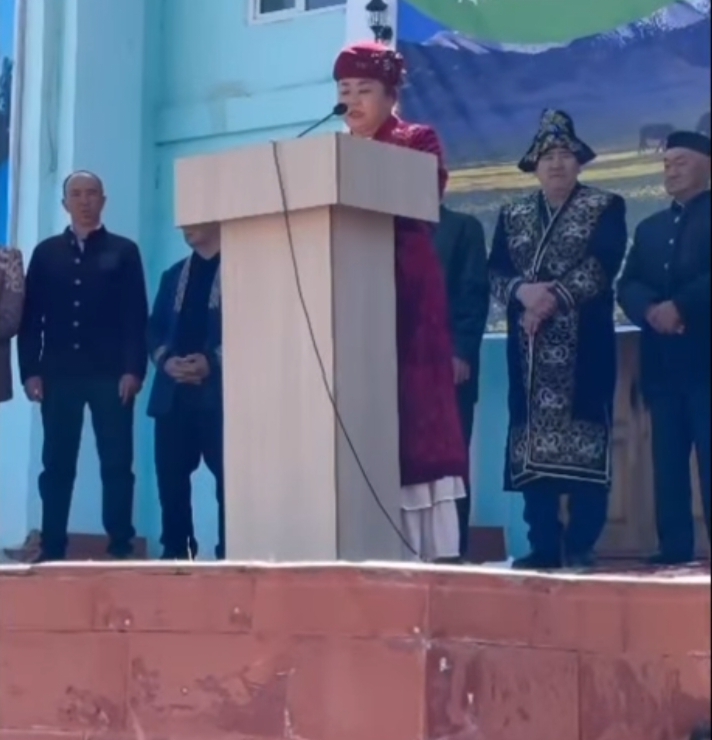 В селе Жалағаш широко отпраздновали праздник Наурыз. В этот день жители села возрождали национальные традиции, пропагандировали единство и согласие. В ходе праздничных мероприятий были установлены юрты, накрыты столы, гостям предлагались национальные блюда. Сельские артисты пели песни, танцевали, проводились различные концертные программы. Кроме того, игрались казахские национальные игры, в которых активно участвовали молодежь и взрослые. Этот праздник подарил жителям села Жалағаш особое настроение и стал ярким днем, символизирующим приход весны, начало обновления и добра.