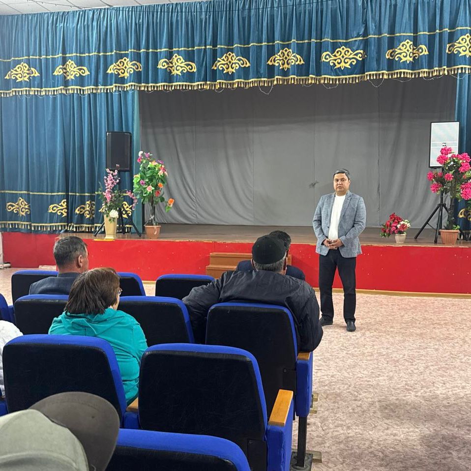 ВСТРЕЧИ С ЖИТЕЛЯМИ СЕЛ ПРОДОЛЖАЮТСЯ