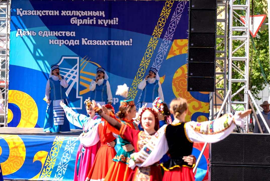 День единства народа Казахстана в ВКО: концерты, ярмарки и праздничное настроение