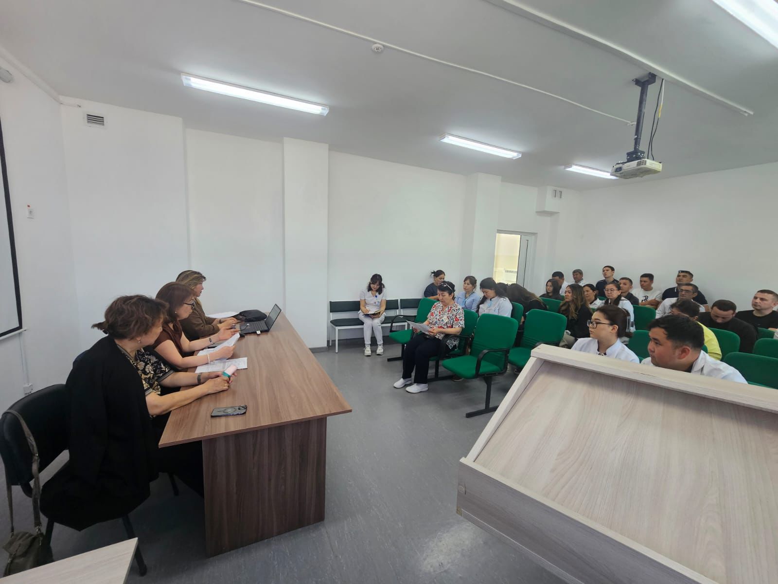 В Байзакской центральной районной больнице проведена информационно-разъяснительная работа