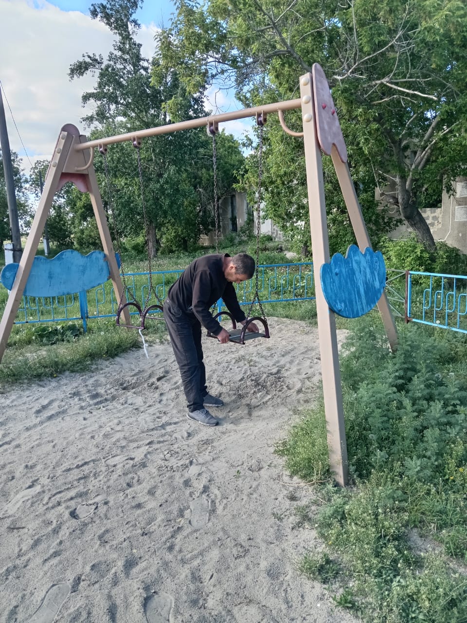 балалар ойын алаңдарын жөндеу және абаттандыру жұмыстары
